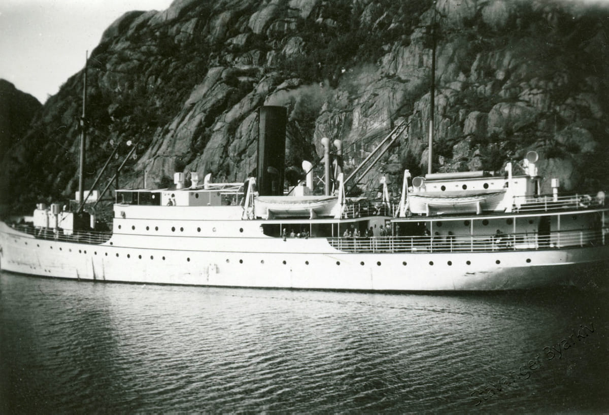 18 TROMØSUND 1928.i havn.jpg